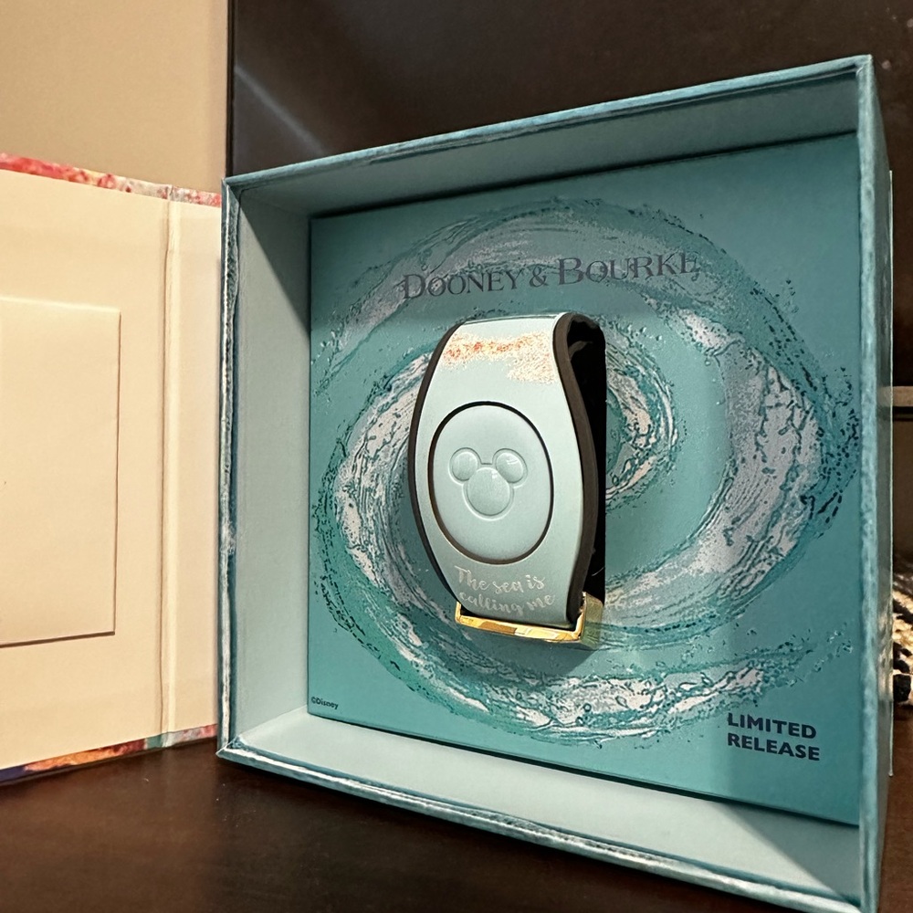 UNLINKED BRAND NEW IN BOX MOANA DOONEY AND BOURKE MAGIC BAND